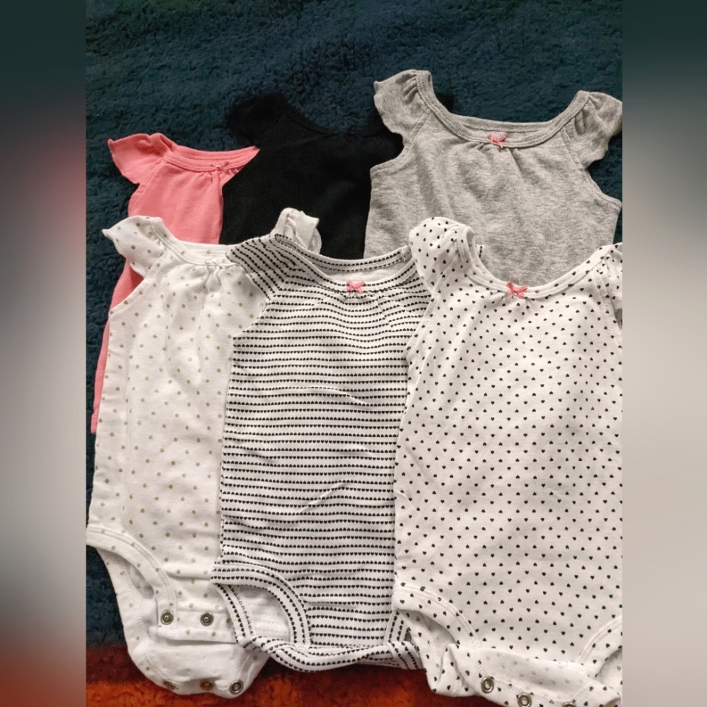 Simple joys 0-3 month stylish onesies 6 pack
